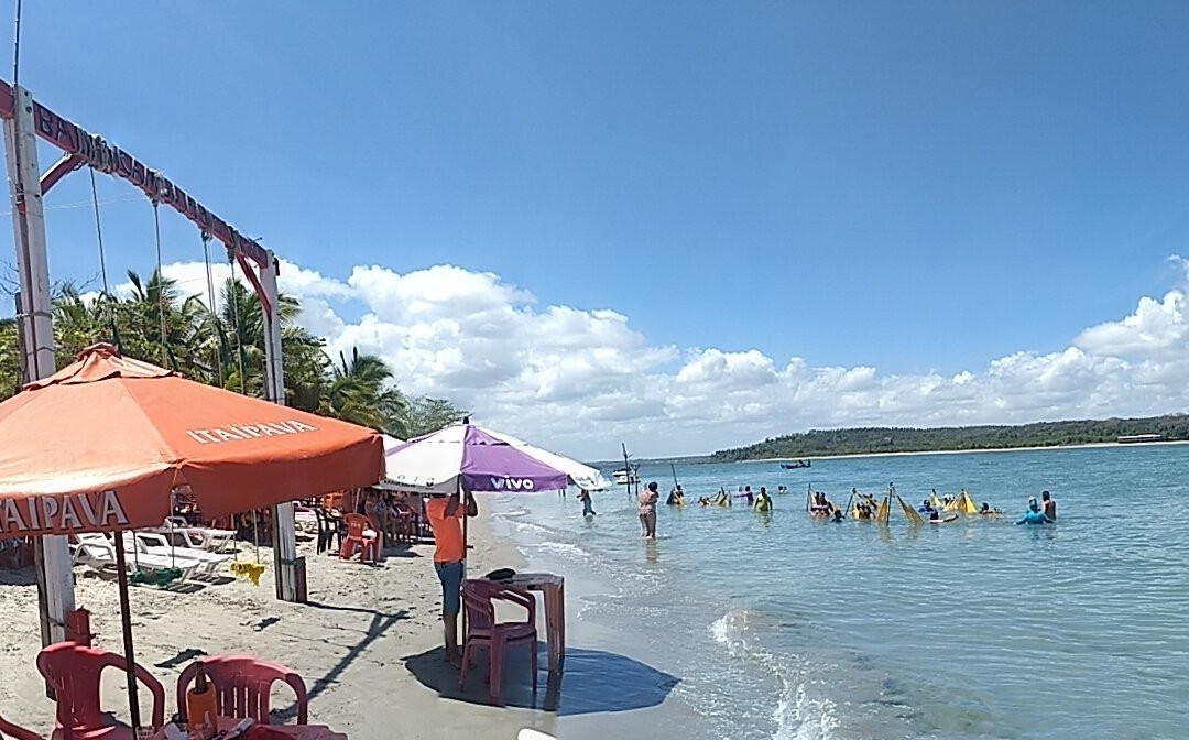 Ilha Coroa do Aviao景点图片