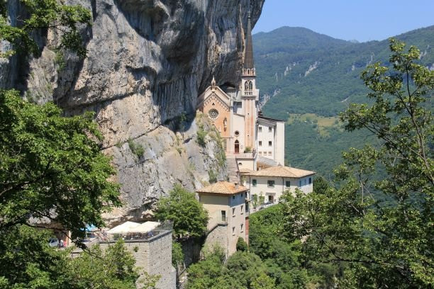 Santuario Basilica Madonna Della Corona景点图片