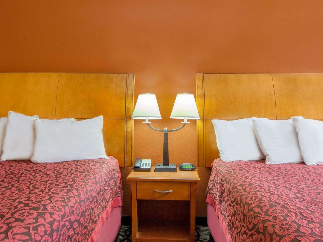 Days Inn by Wyndham Centerville主图