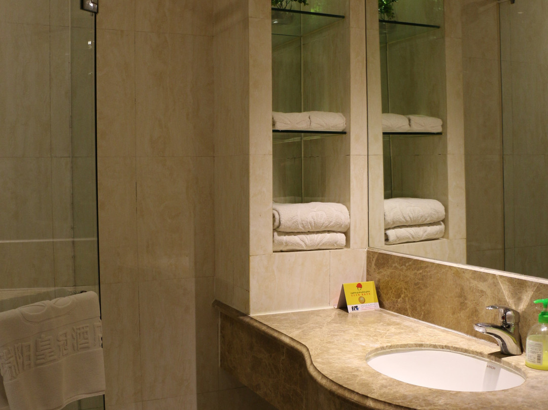 瑞阳皇冠酒店主图