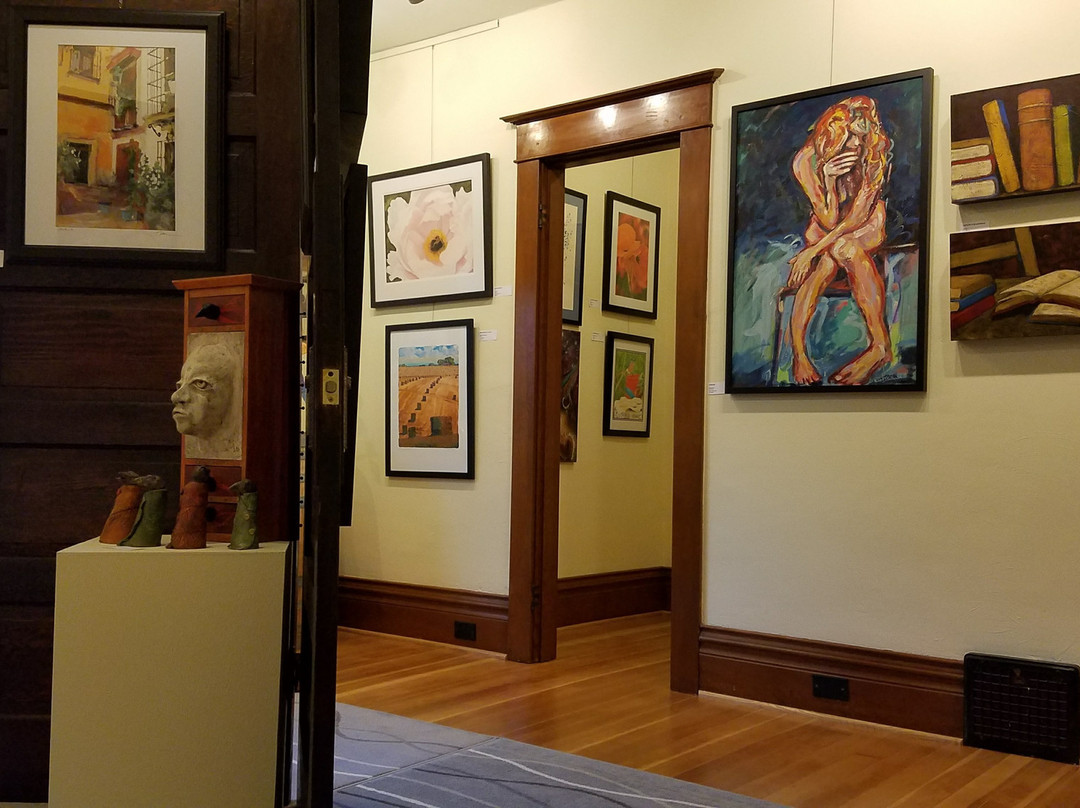 The Gallery at Ten Oaks-麦克明维尔必去景点