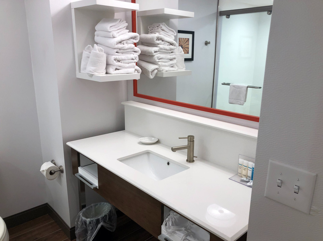 威尔克斯伯纳希尔顿恒庭酒店主图