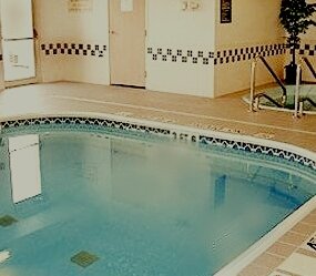 Fairfield Inn & Suites Oshkosh-泳池
