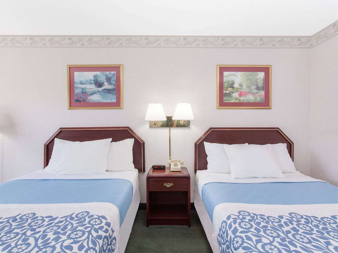 坎普戴斯酒店主图