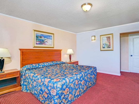 Red Roof Inn Suffolk主图