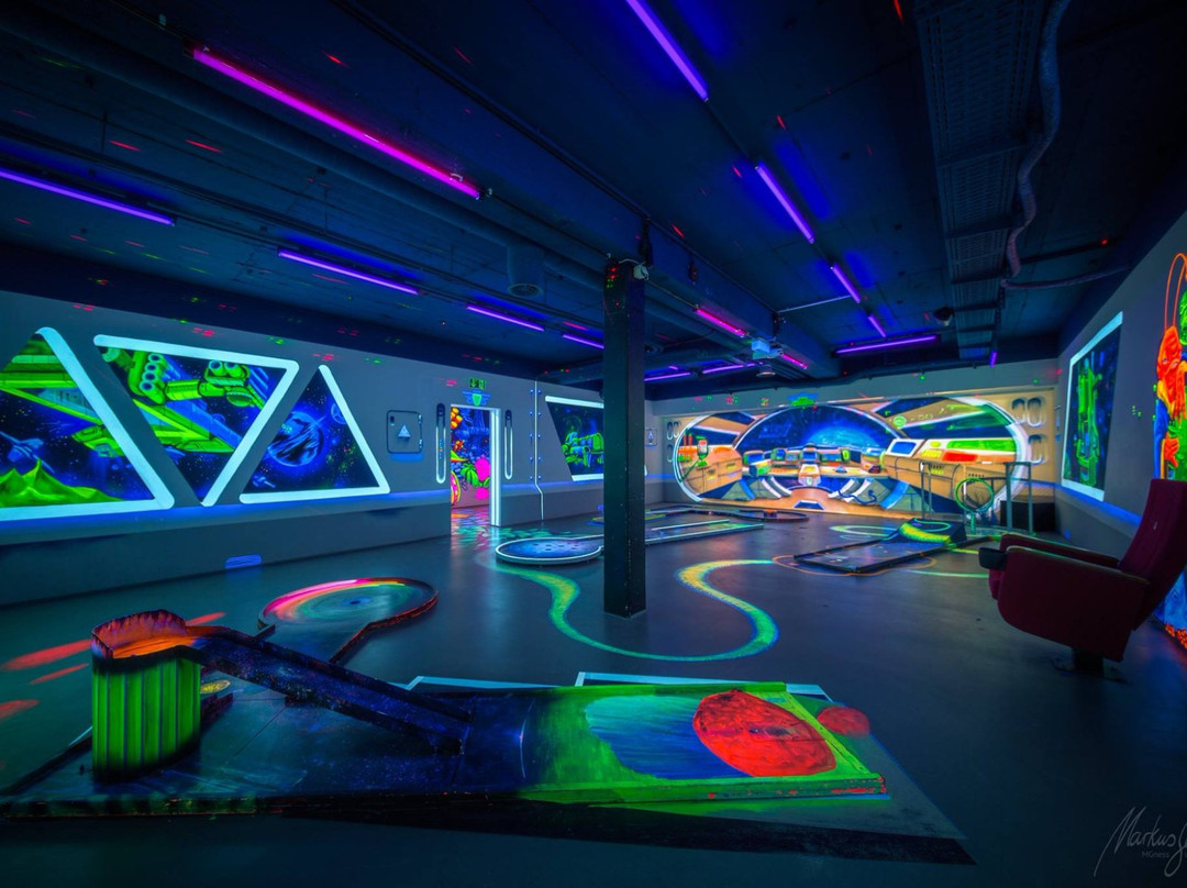 Schwarzlicht Semester Minigolf Münster景点图片