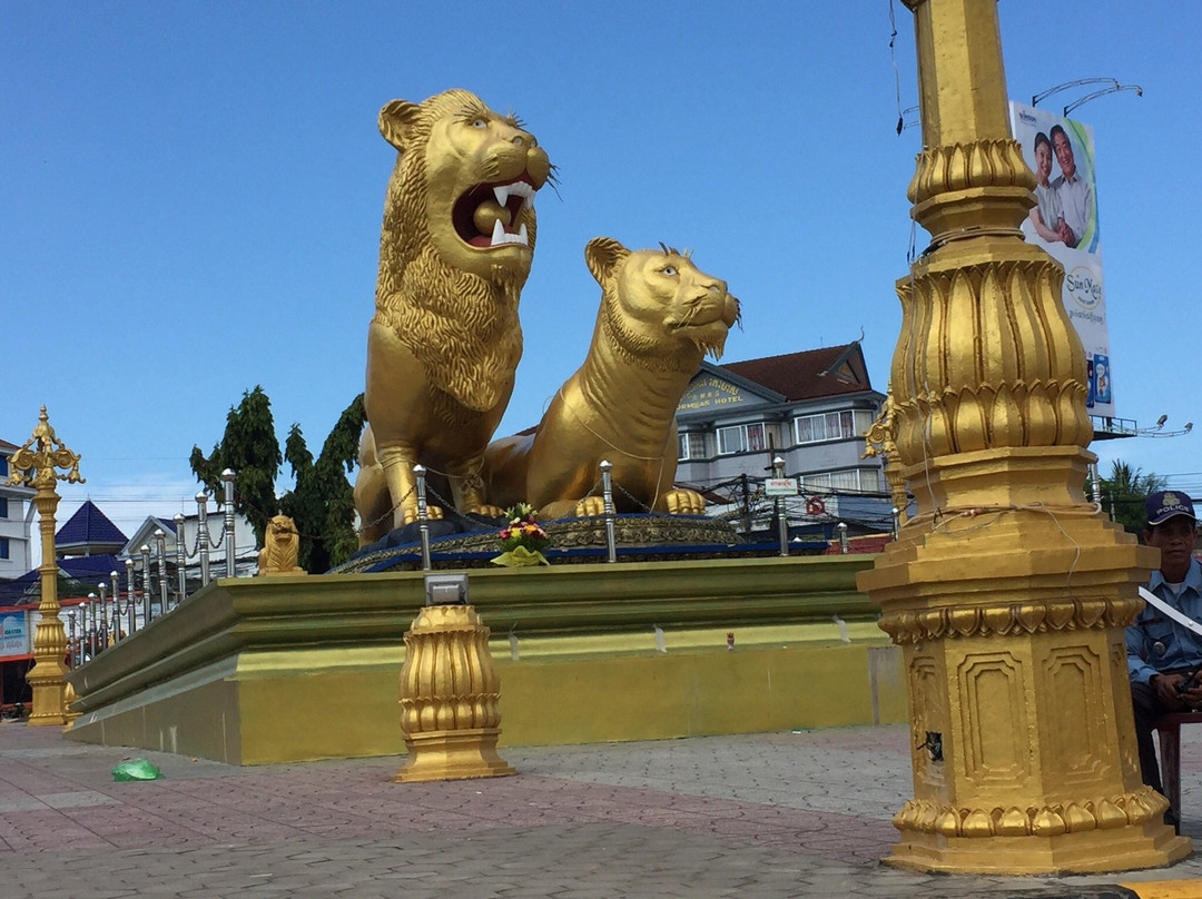 Stray Dog Adventures景点图片