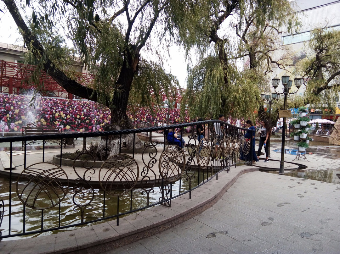 Aichurek Mall Fountains-比斯凯克必去景点