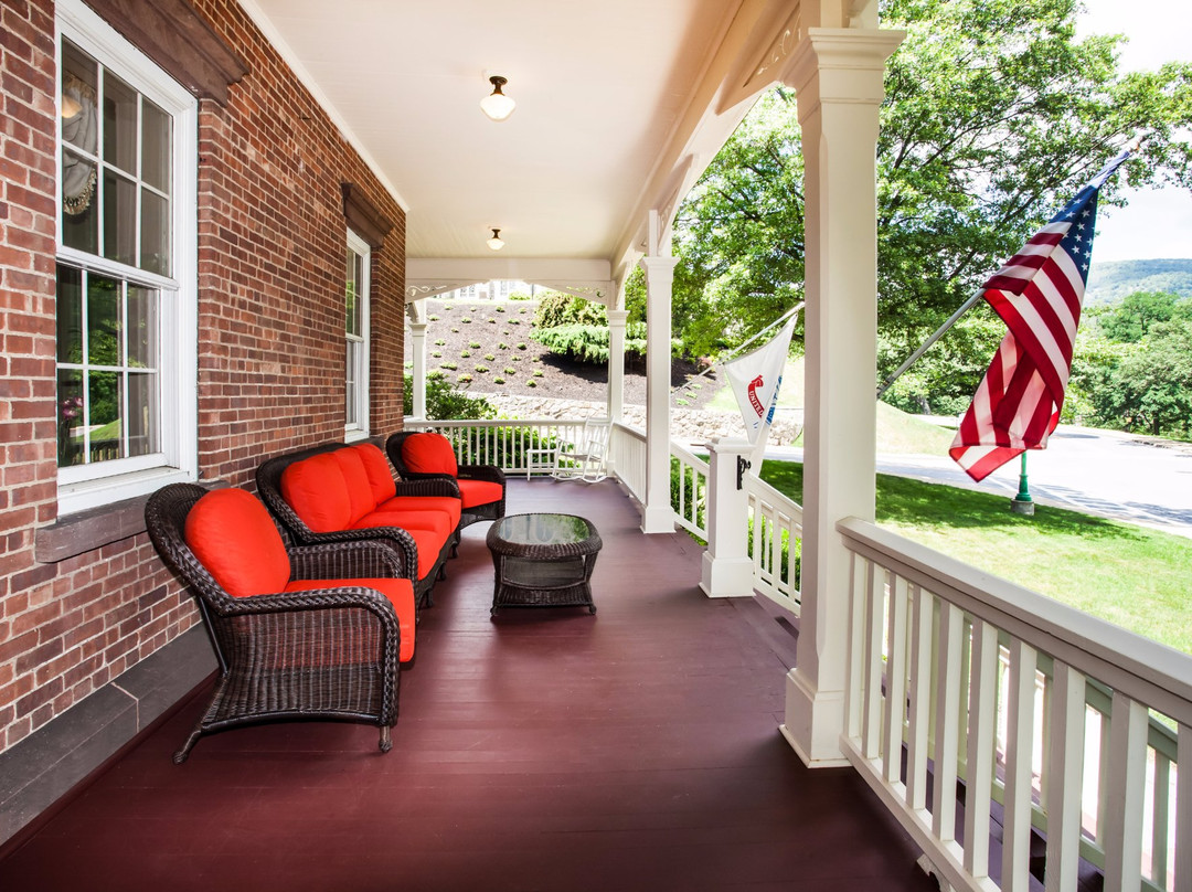 IHG Army Hotels Beat Navy House - Historia