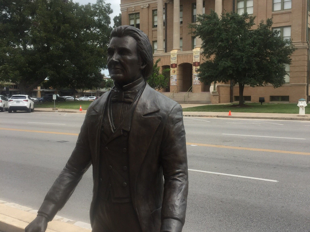 Statue of Three-Legged Willie-Georgetown必去景点