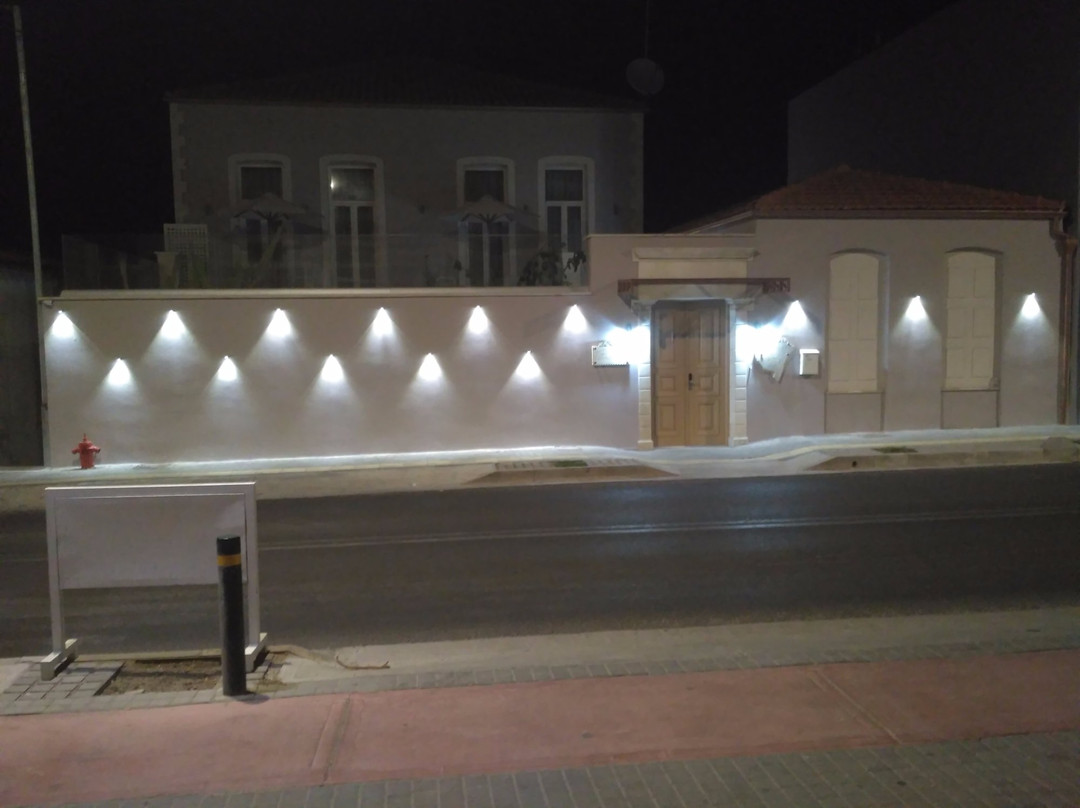 Thalassa House Apartments主图