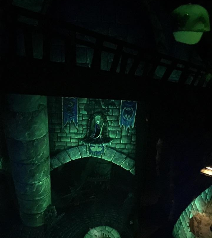 Sleeping Beauty Castle Walkthrough-阿纳海姆必去景点