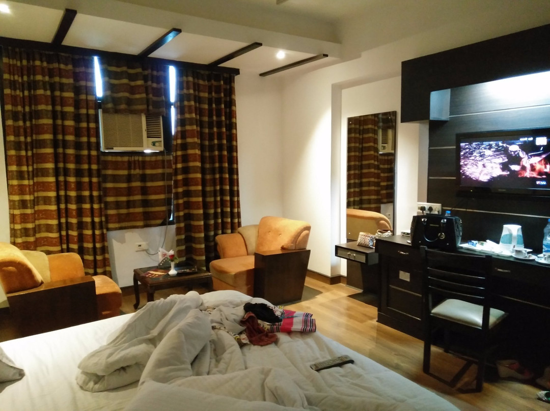 Krishna Continental Hotel主图