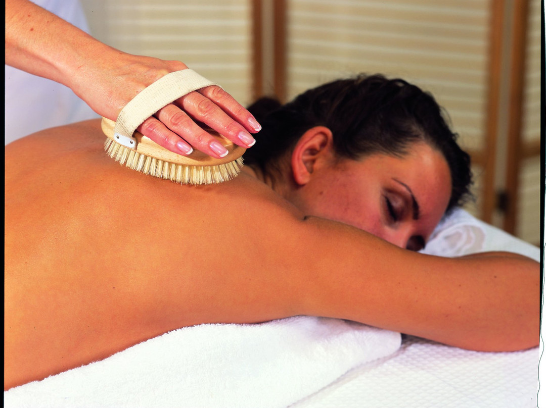 L.P Massage Therapies-雷丁必去景点