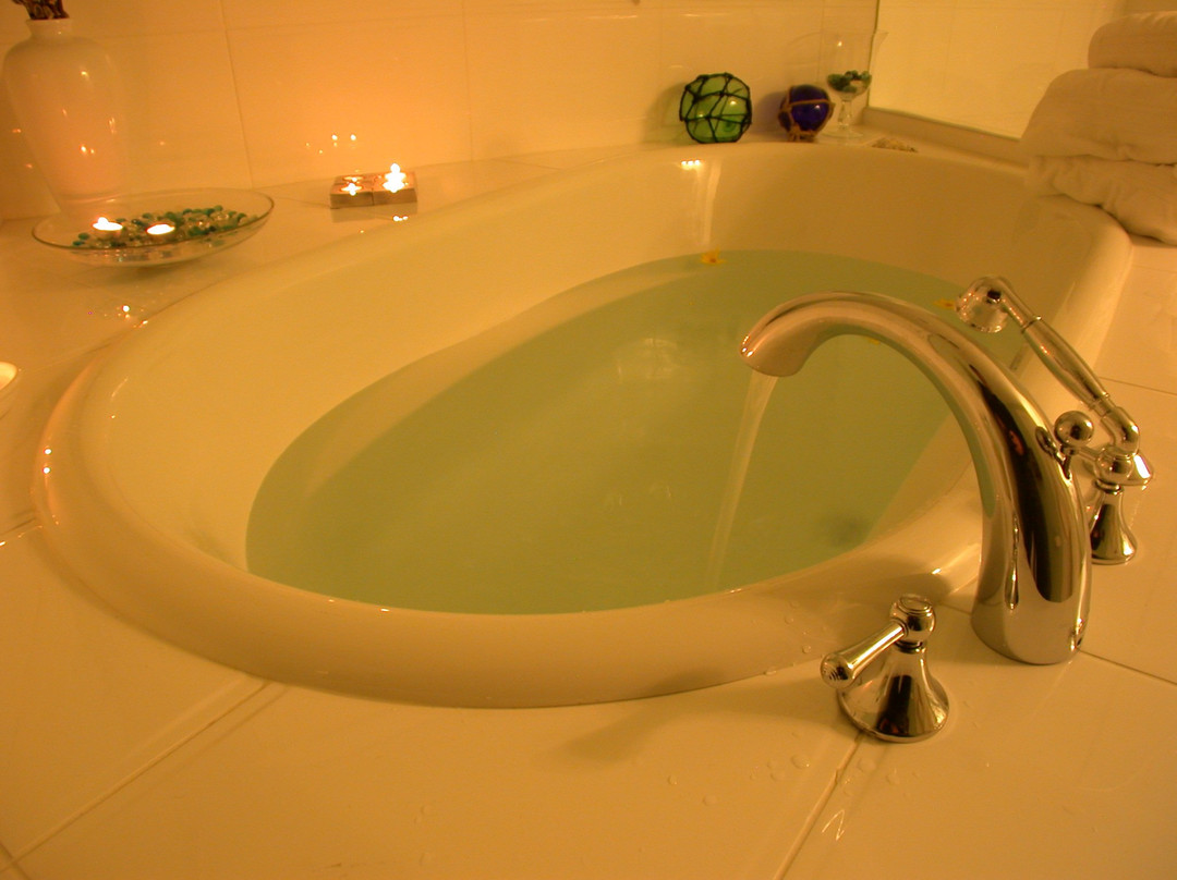 At the Waters Edge Spa-Sechelt必去景点