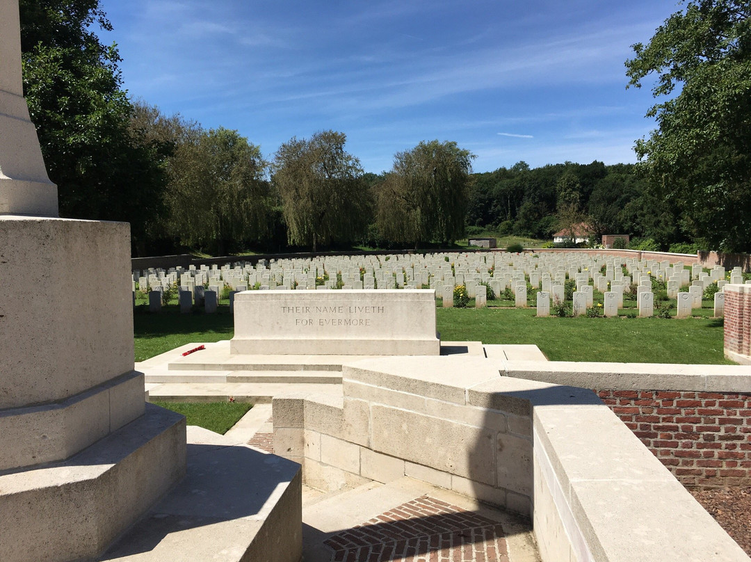 Carnoy Military Cemetery景点图片
