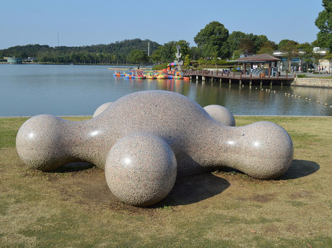 上海月湖雕塑公园-上海市必去景点