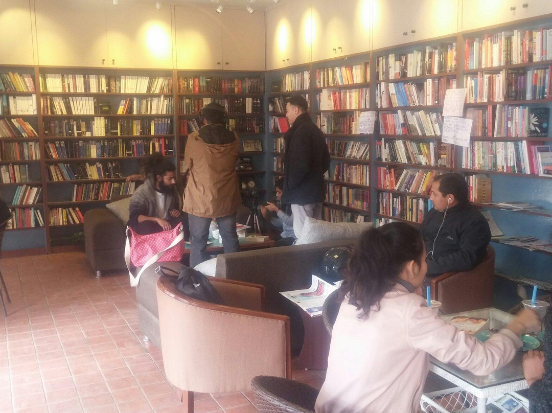 Dhapasi餐馆和美食-Bodhi Books & Bakes