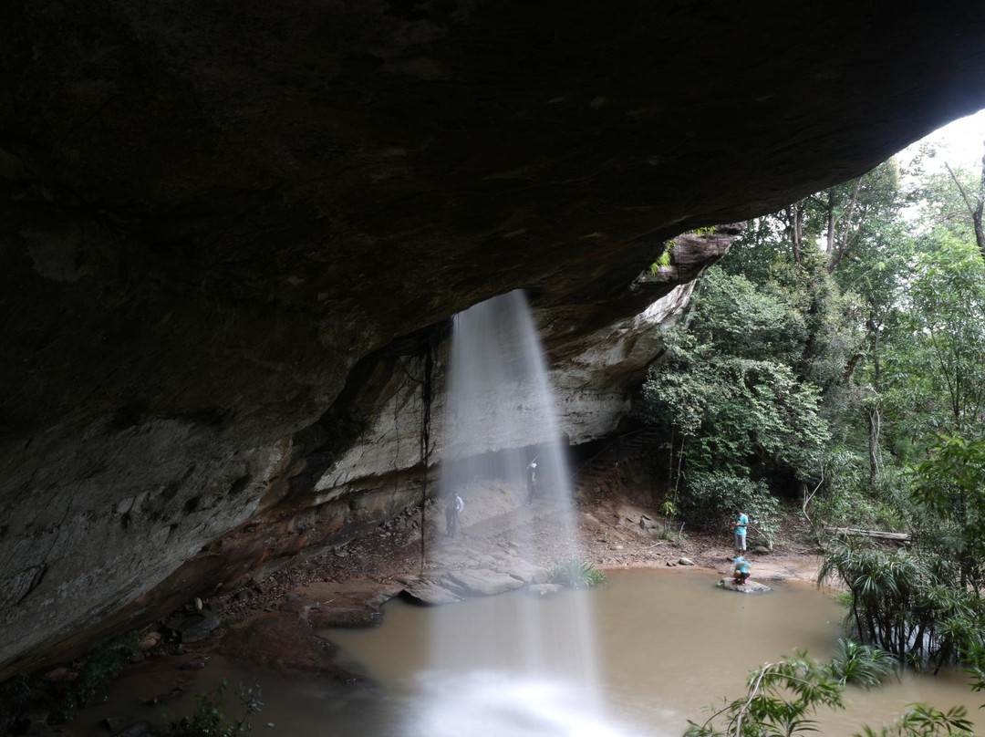 Sang Chan Waterfall (Long Ru Waterfall)景点图片