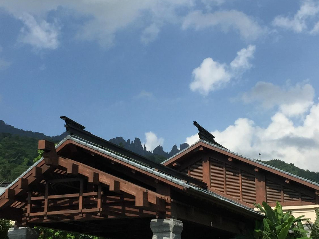 海南七仙岭温泉度假酒店主图