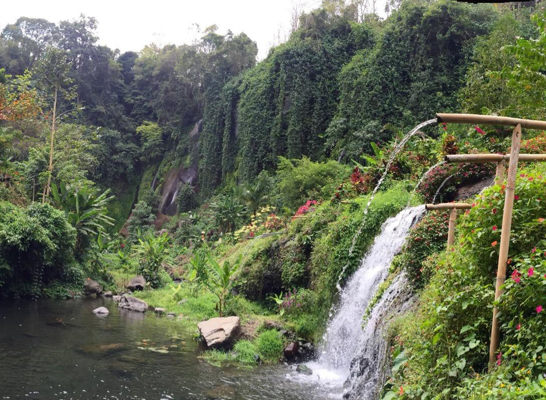 Santhipala Ceburan Waterfall景点图片