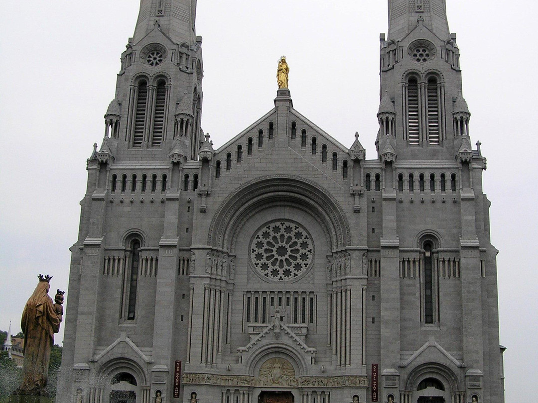 Basilica of Sainte-Anne-de-Beaupre-Sainte Anne de Beaupre必去景点