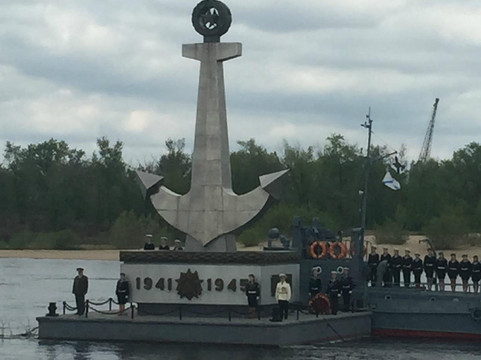 Monument to Fallen River Workers on Volga-伏尔加格勒必去景点