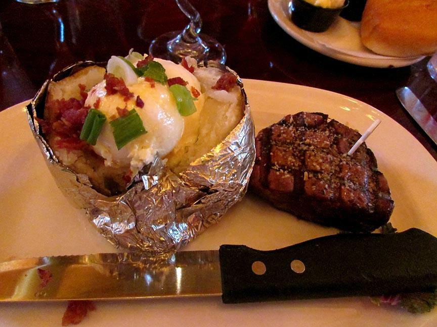 巴特餐馆和美食-The Montana Club Restaurant