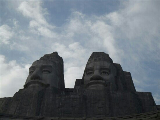 炎黄二帝像-郑州市必去景点