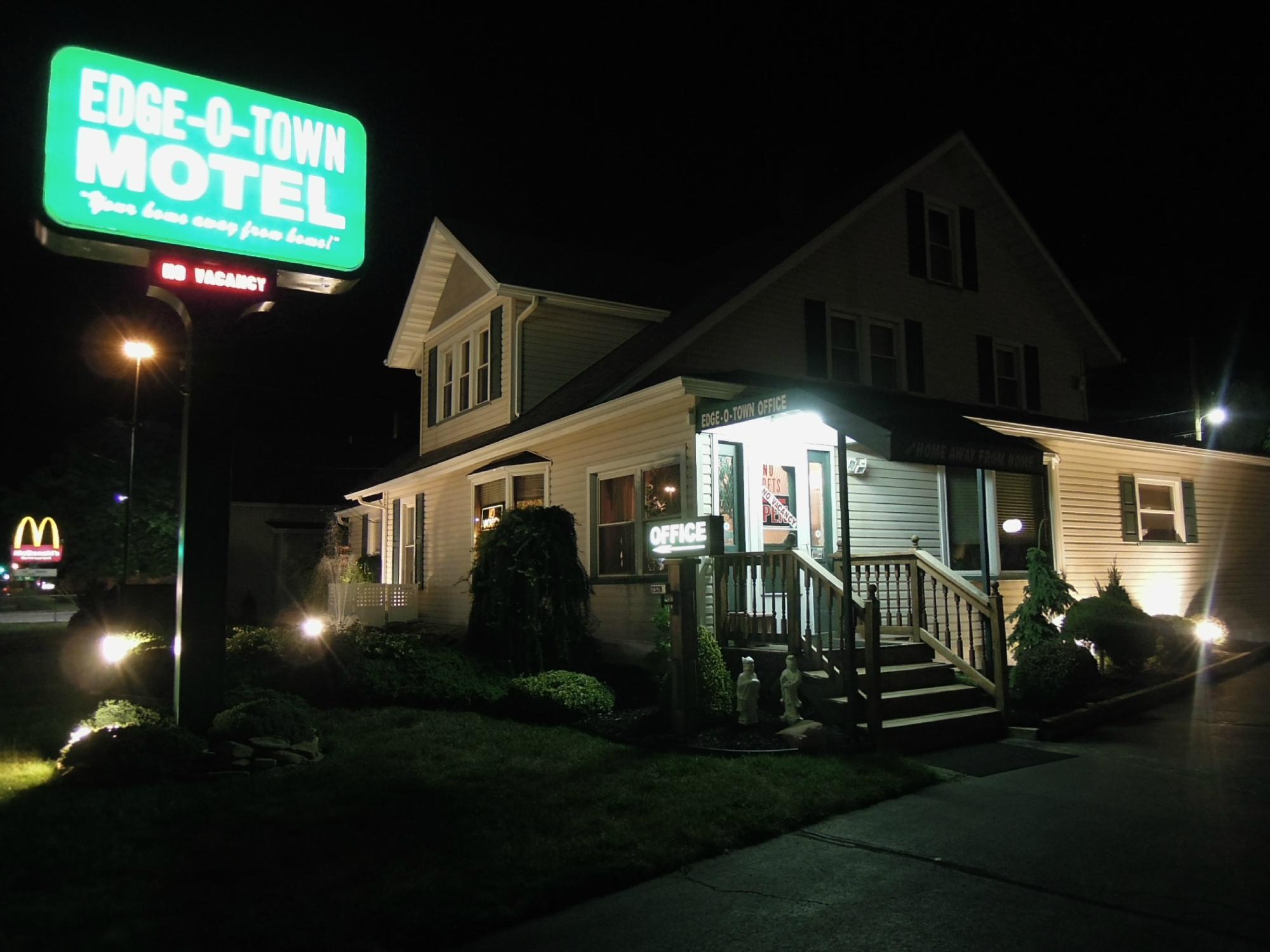 Edge-O-Town Motel LLC.-客卧