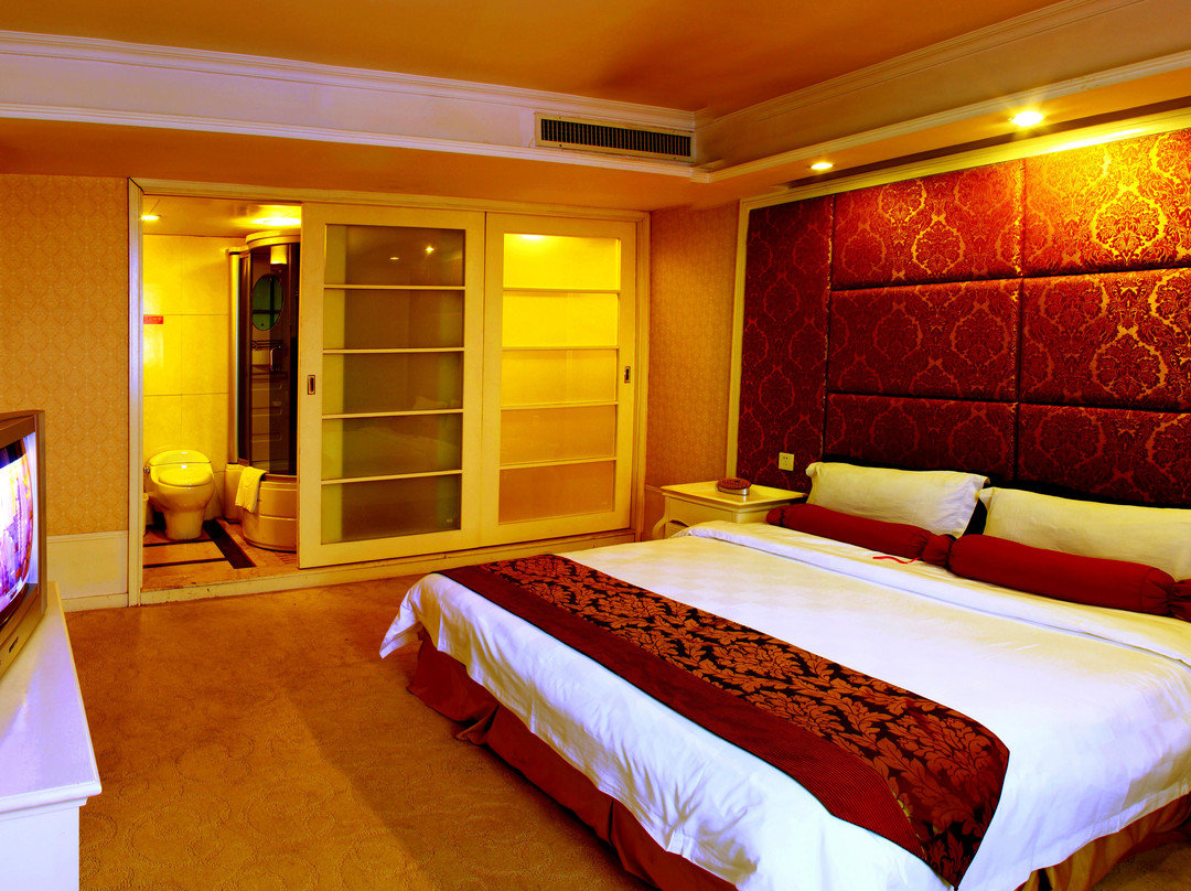 好来登大酒店主图