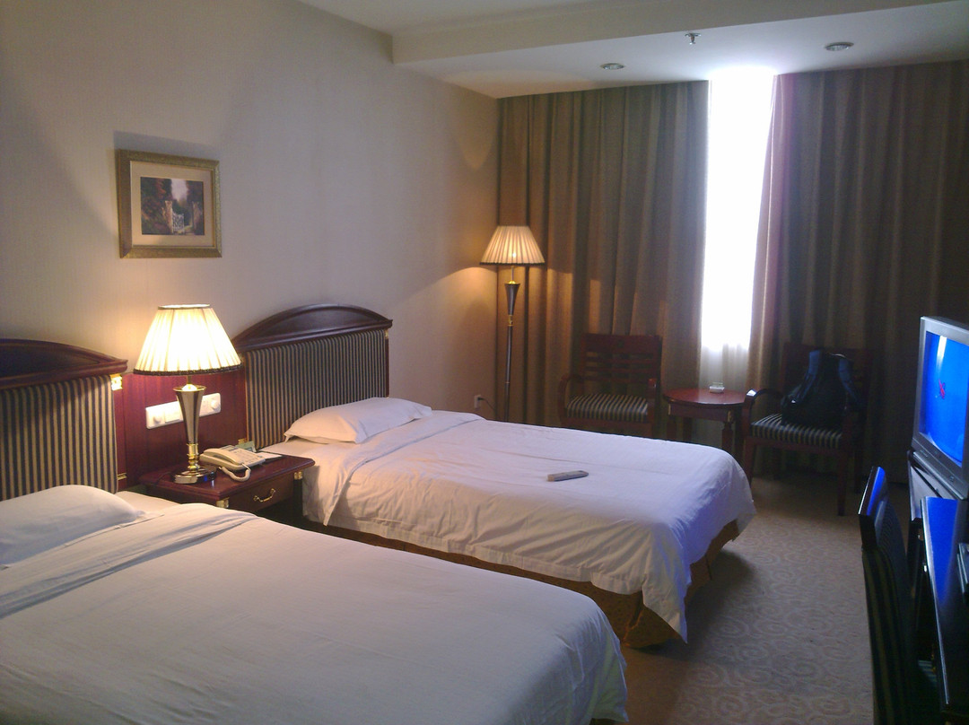 皇冠花园大酒店主图