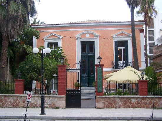Nafsimedon Hotel