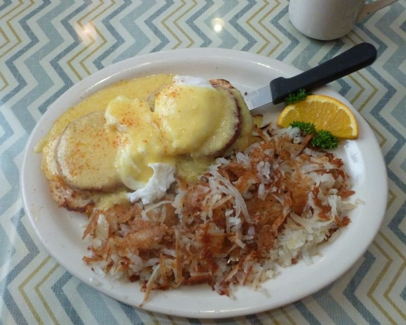 Young餐馆和美食-Tiny's Family Restaurant And Lounge