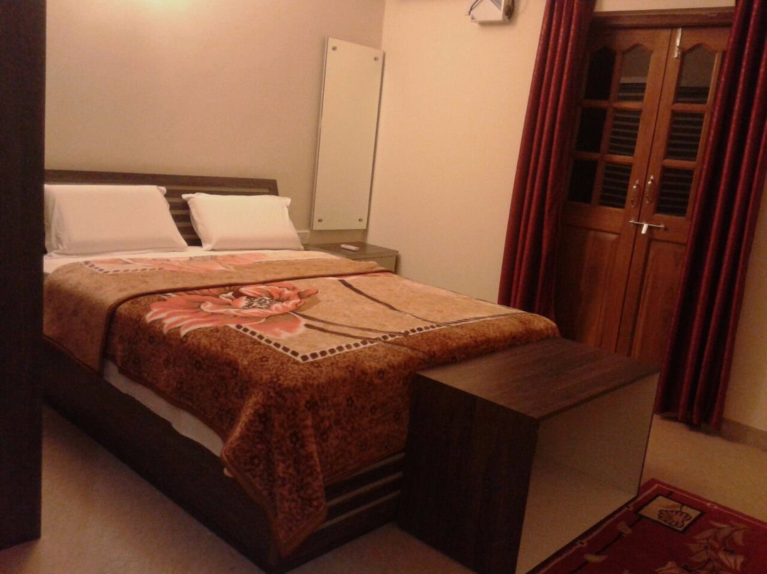 Hills Den Guest House