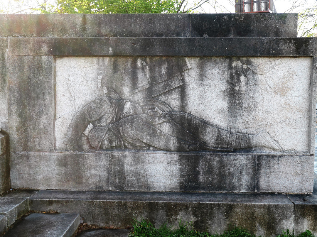 Monument aux pigeons voyageurs-里尔必去景点