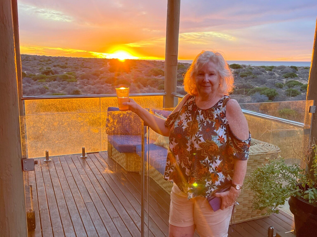 On the Deck at Shark Bay主图