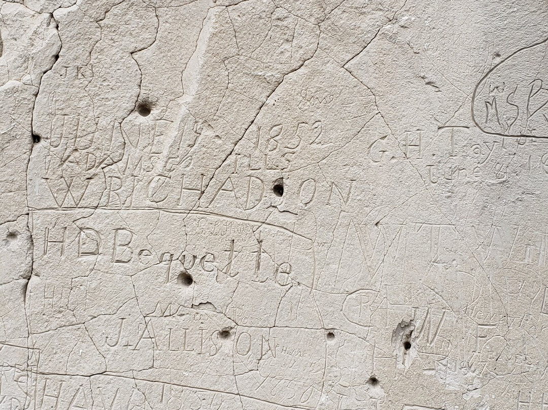 Register Cliffs-Guernsey必去景点