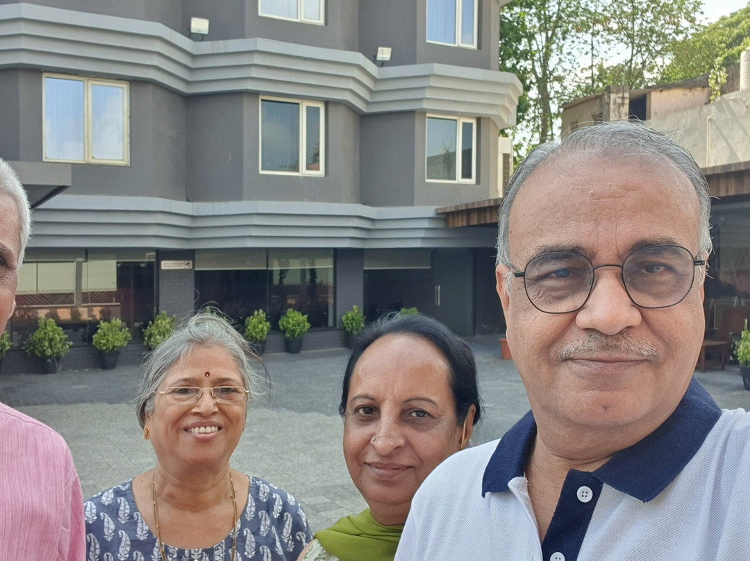 Ginger Bharuch主图