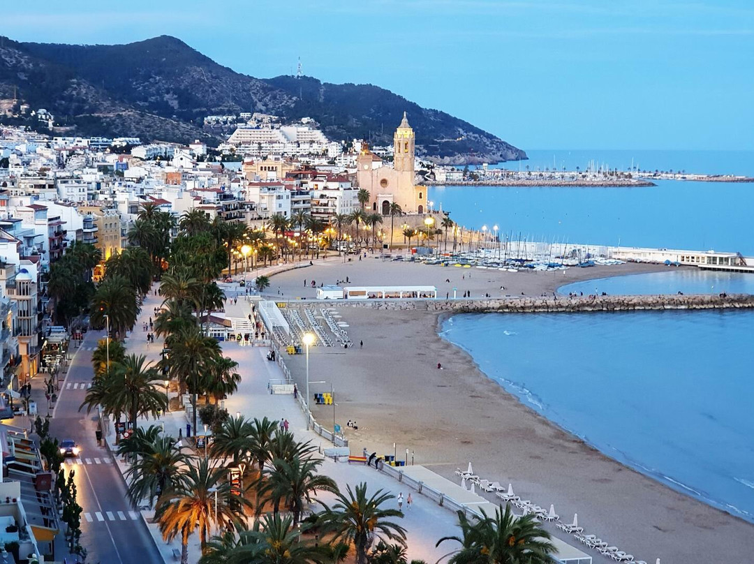 Platja De La Fragata-锡切斯必去景点