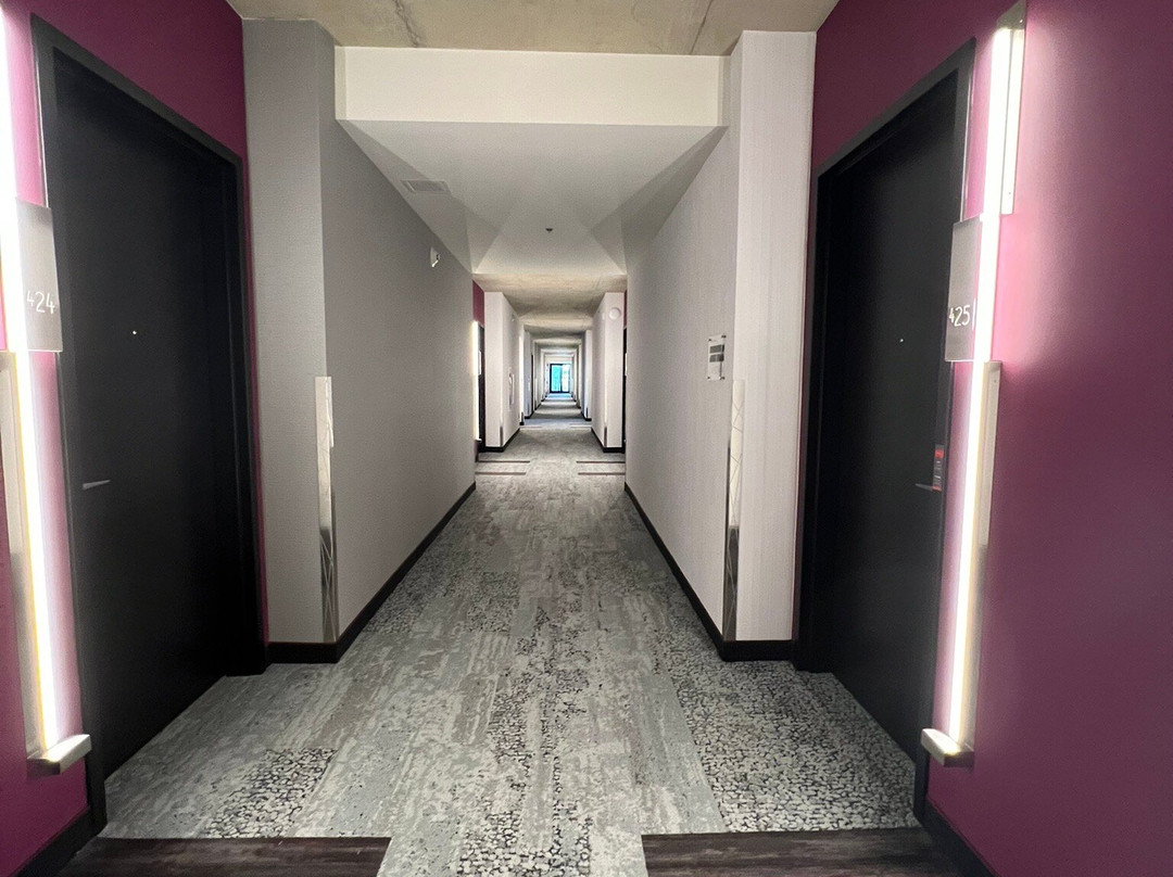 Grand Times Hotel Blainville主图