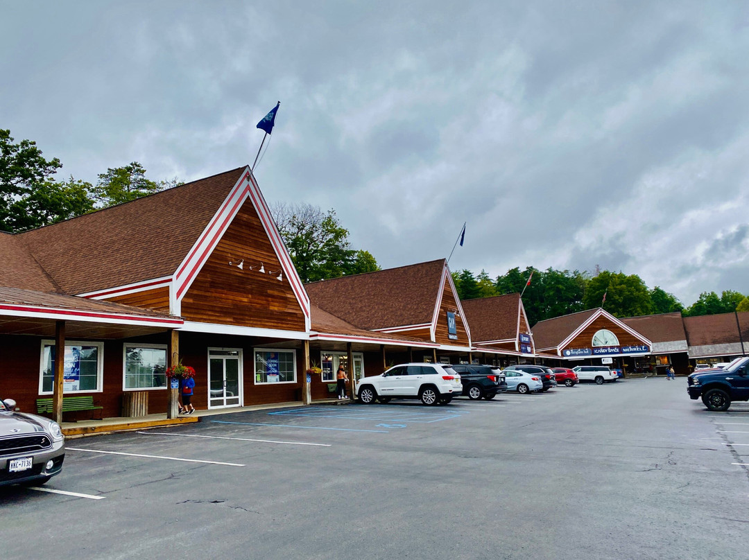 Lake George Plaza Outlet Center-乔治湖必去景点