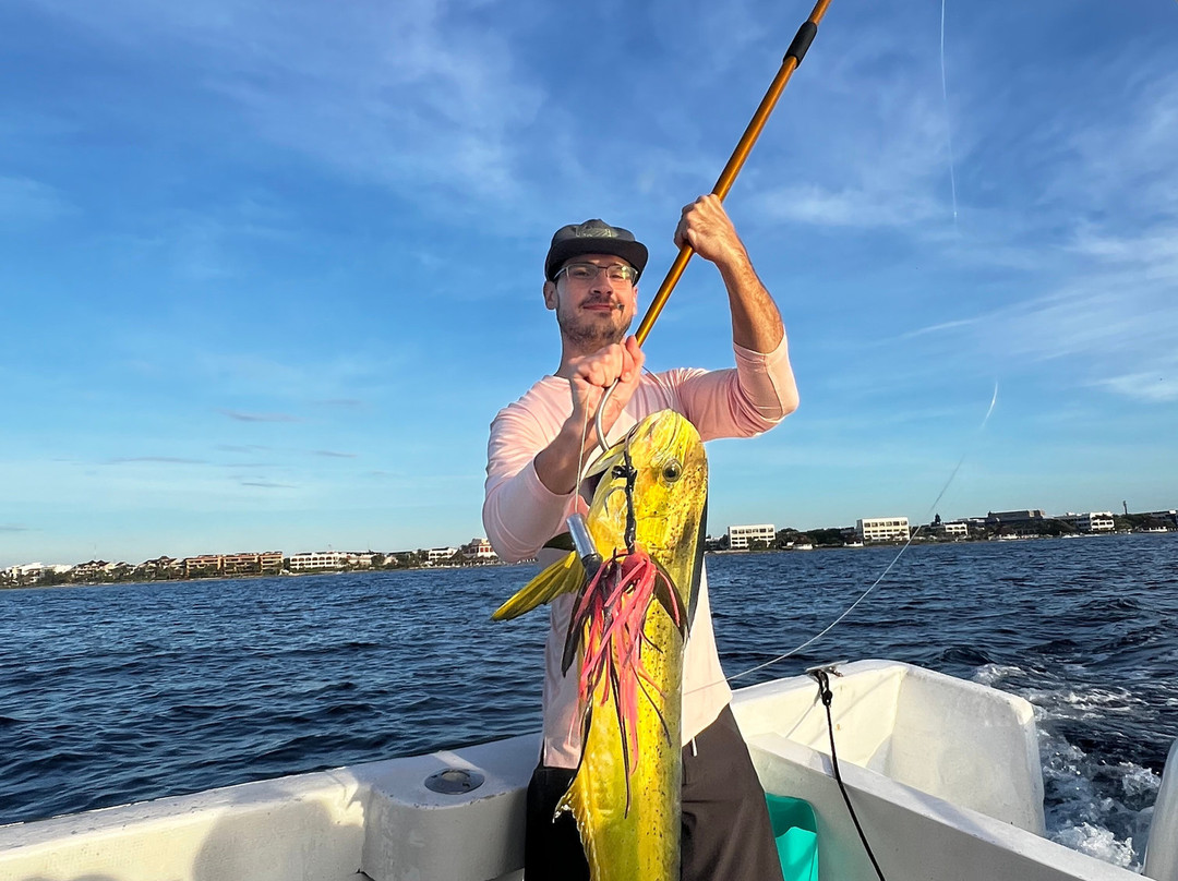 Fishing with Roberto Navarro景点图片