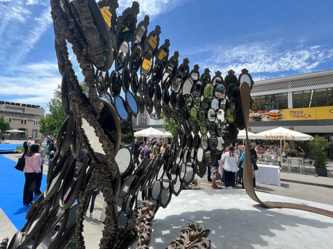 Escultura I'll Be Your Mirror #1, 2018 de Joana Vasconcelos-布拉加区必去景点
