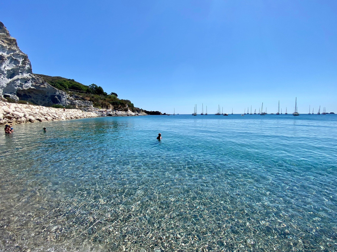 Spiaggia Di Frontone景点图片