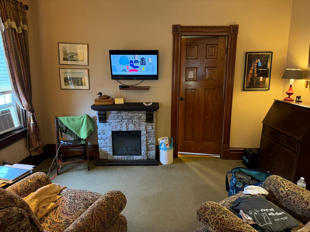 Colonial House on Main Bed & Breakfast主图