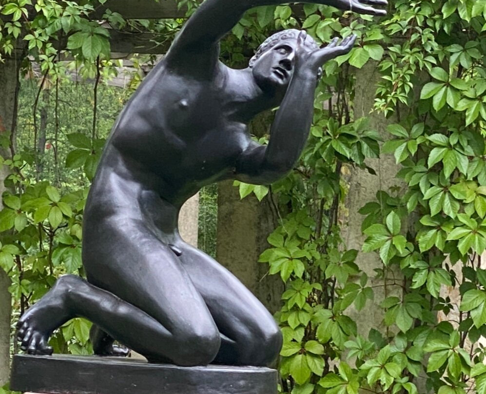 Statue of Ilioneus in the Pergola-Lomonosov必去景点