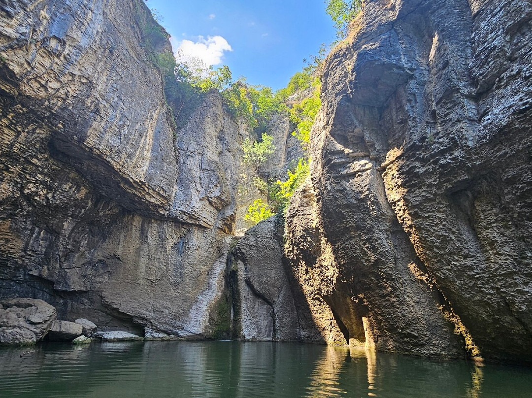 Emen Waterfall and Canyon-Emen必去景点