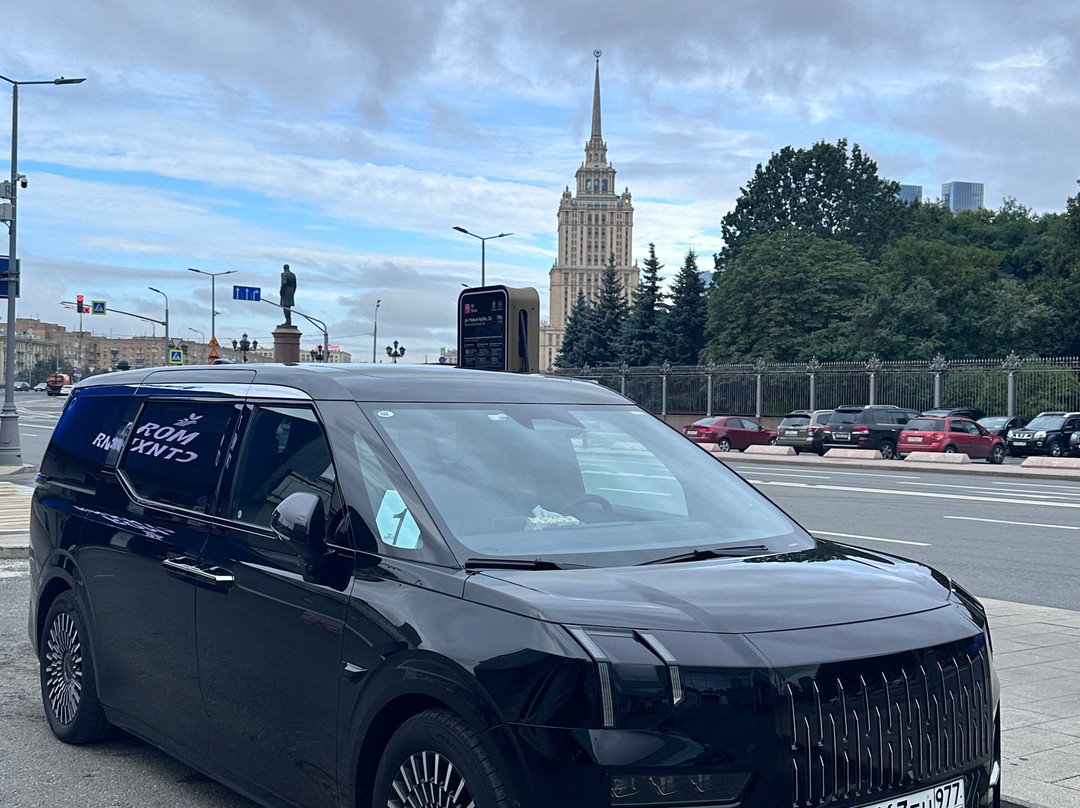 Rent Zeekr 009 with driver-莫斯科必去景点