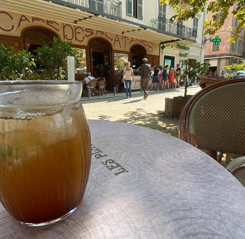 Café des Platanes-Ile Rousse必去景点